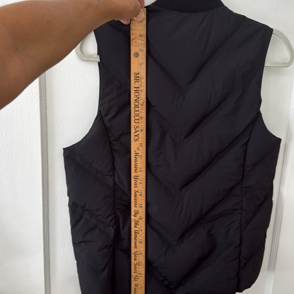 Athleta Black Puffer Vest – Women’s Size Small – Lightweight & Chic - Picture 5 of 6